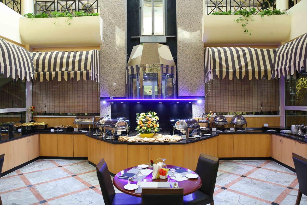 שארג'ה Al Seef Hotel מראה חיצוני תמונה